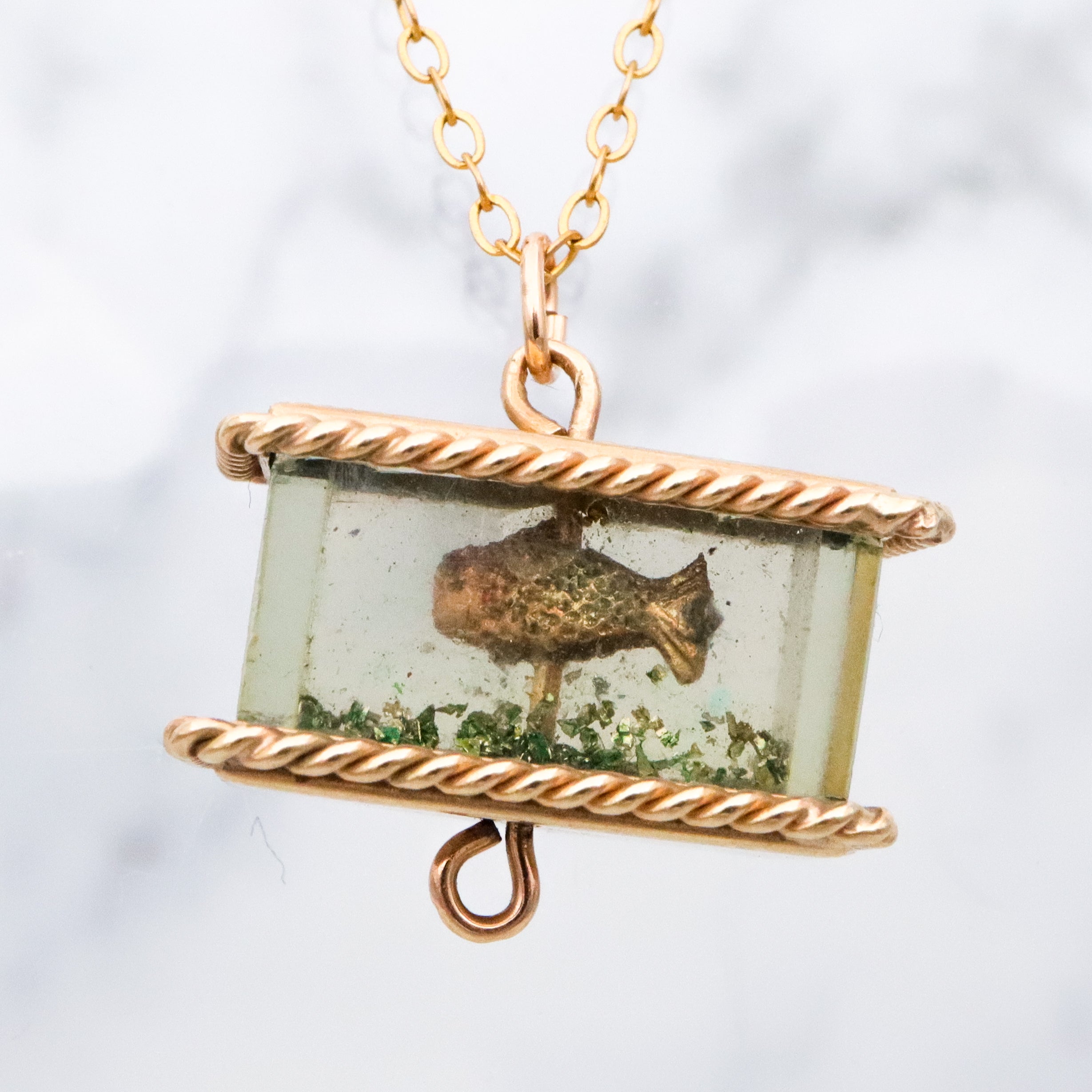 Rare Mid Century 9k gold moving fish tank charm pendant